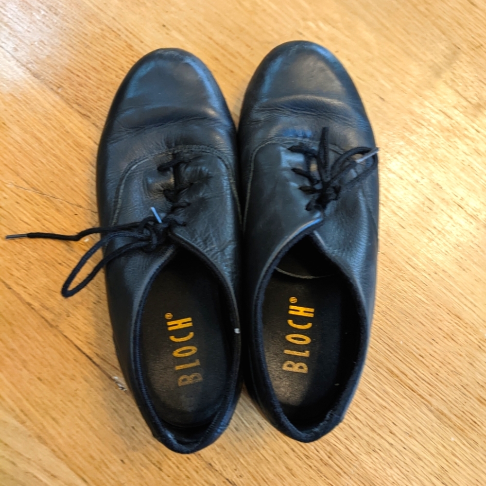 Block shockwave tap clogging shoes